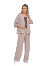 Pantaloni lungi, largi, cu pense si elastic lat in talie, confectionati dintr-o tesatura subtire, fluida (38% viscoza, 62% pes).