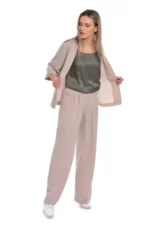 Pantaloni lungi, largi, cu pense si elastic lat in talie, confectionati dintr-o tesatura subtire, fluida (38% viscoza, 62% pes).