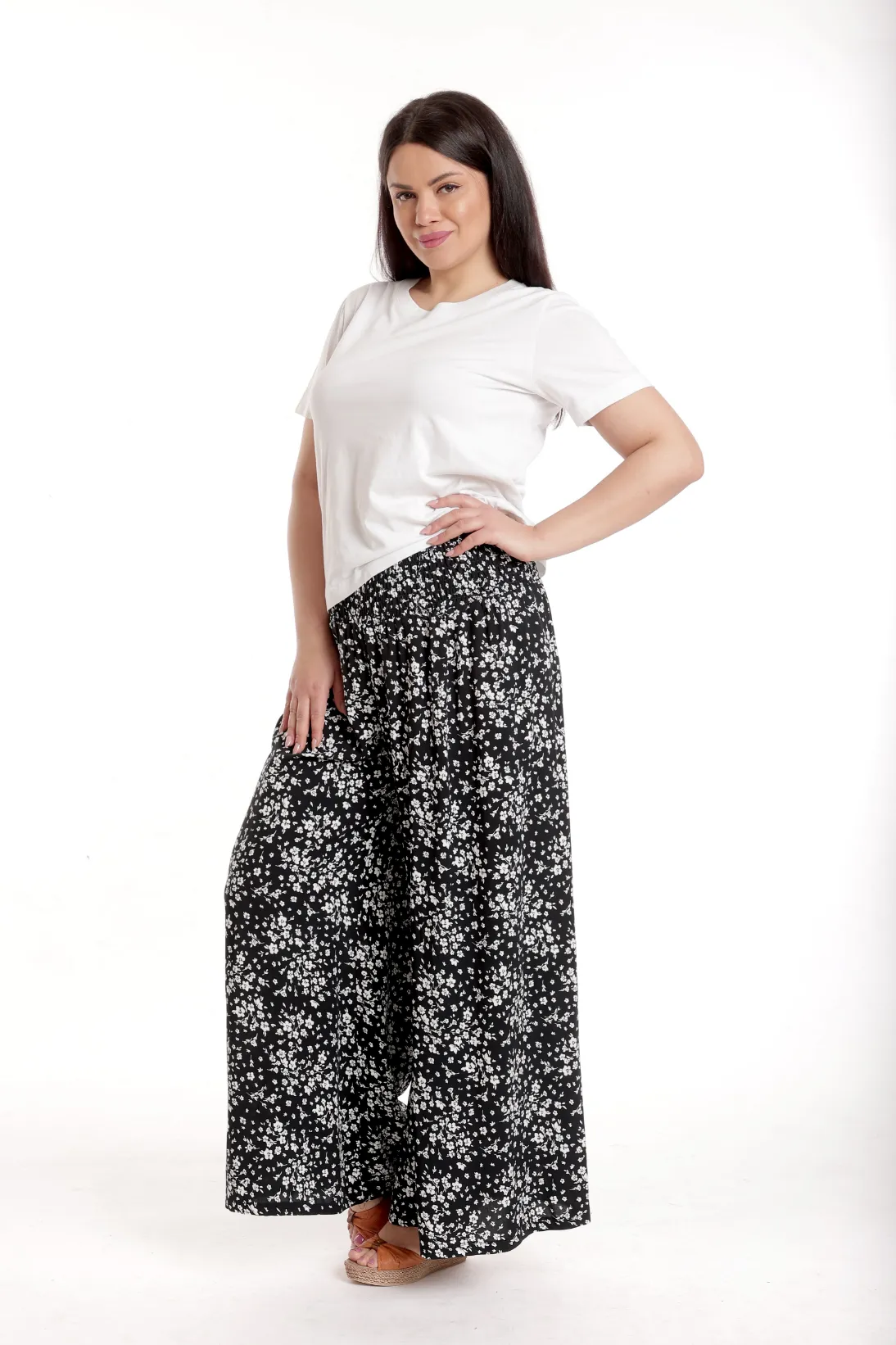 Pantaloni palazzo dama V198A.c Pantaloni palazzo dama imprimeu floral alb/negru