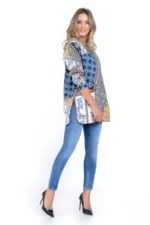 Tunica dreapta, cu despicaturi laterale